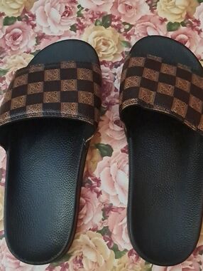 Brown Checkered Slide Sandals - Black Footbed. Ladies Size 11. Never Worn
